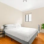 Lovely 2-Bed With Balcony 150 M From Coogee Beach