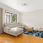 Lovely 2-Bed With Balcony 150 M From Coogee Beach