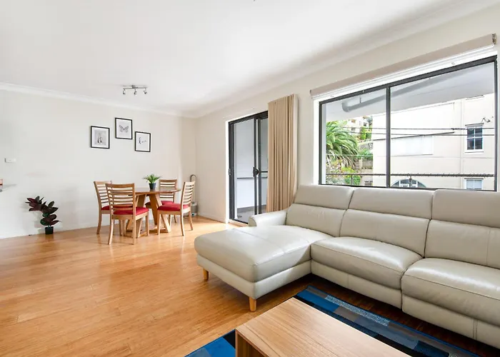 Lovely 2-Bed With Balcony 150 M From Coogee Beach