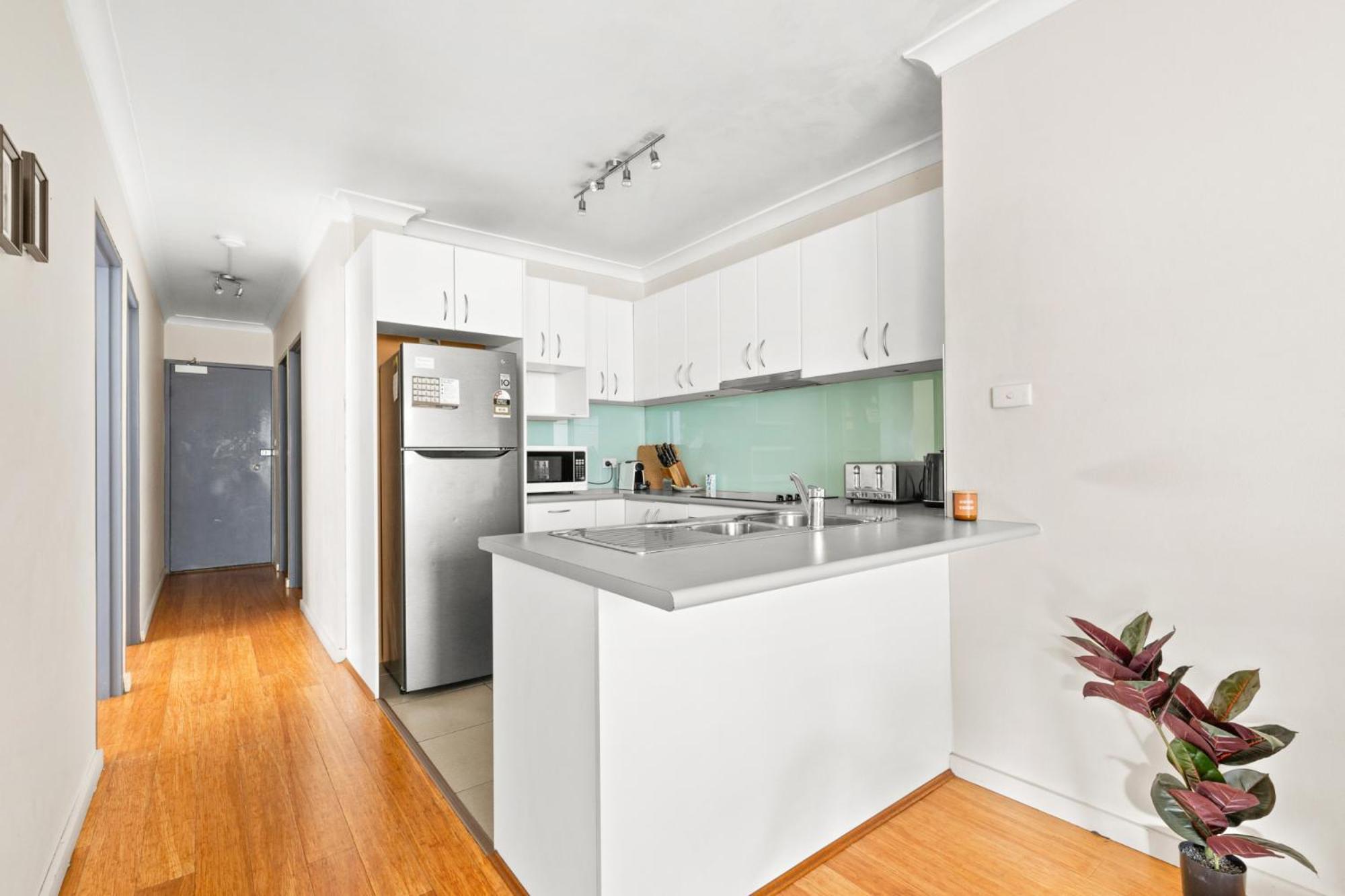 Lovely 2-bed With Balcony 150 M From Coogee