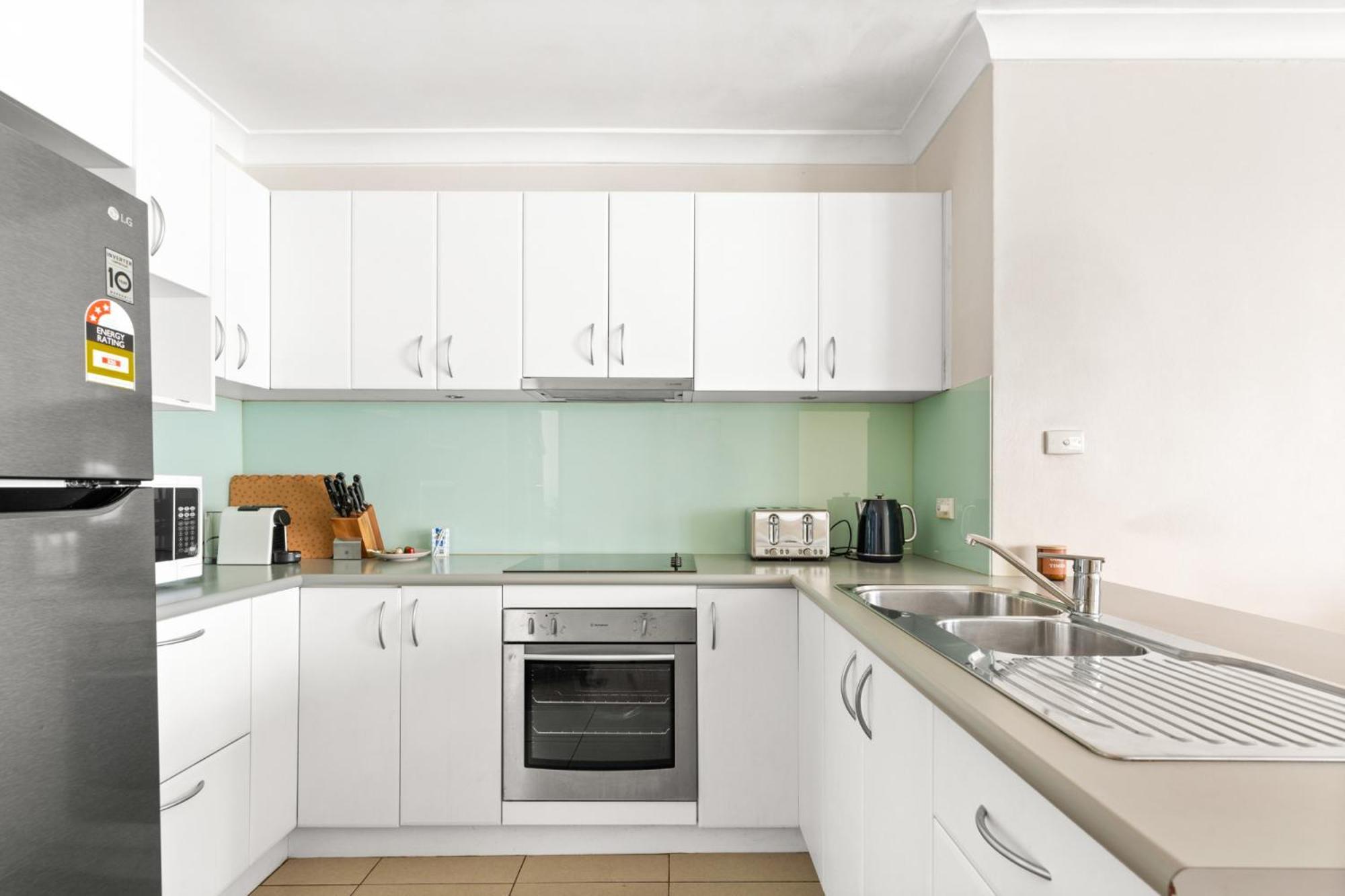 Lovely 2-bed With Balcony 150 M From Coogee *